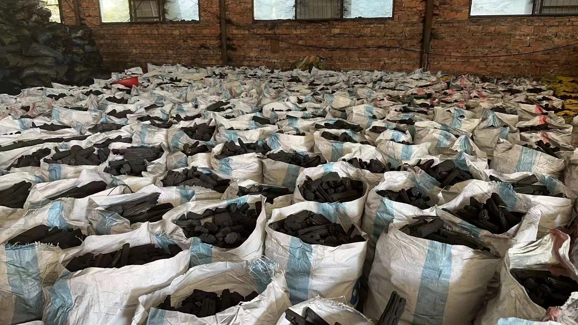 木炭.jpg 木炭.jpg